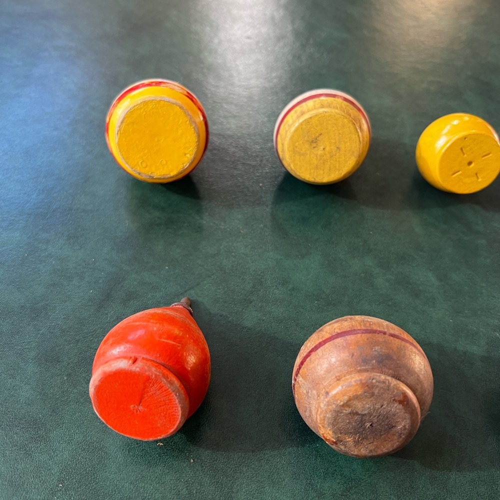 Buyer’s Choice Lot #6 of Antique Vintage Painted Wooden Spinning Tops - Picture 9 of 11